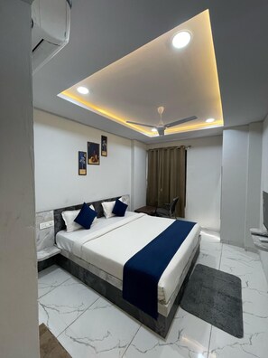 Habitación Elite | Escritorio, wifi gratis, ropa de cama