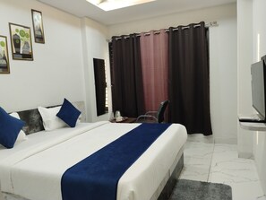 Habitación Deluxe | Escritorio, wifi gratis, ropa de cama