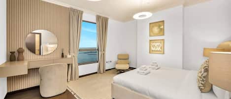 3 Schlafzimmer, Schreibtisch, Bügeleisen/Bügelbrett, Reisekinderbett