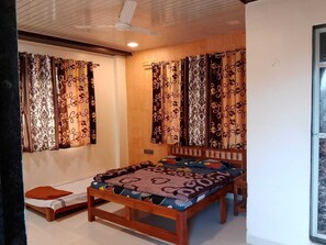 Deluxe Room | Free WiFi - Vikrant Deluxe Rooms (Mahabaleshwar)