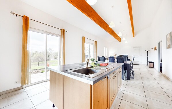 Dining - Stunning home in Bussière-Badil (Bussière-Badil)