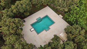 Outdoor pool - Tiki Farms (Karjat)