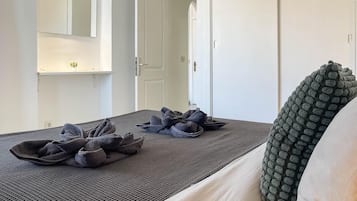 1 habitación, tabla de planchar con plancha, wifi gratis y ropa de cama