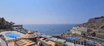 Sunny Modern Apartment - Sea View and Beach Access