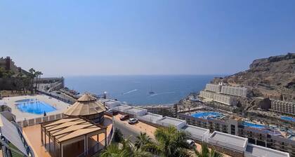 Sunny Seaview Modern apt - Pool and Beach Access