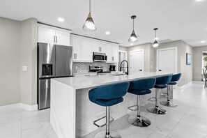 Fridge, microwave, oven, stovetop - Villa 9 Prime location, Heated Pool, Gulf Access (Cape Coral)