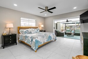 3 bedrooms, iron/ironing board, free WiFi, bed sheets - Villa 9 Prime location, Heated Pool, Gulf Access (Cape Coral)