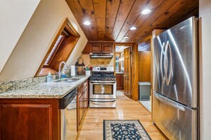 Fridge, microwave, stovetop, dishwasher - Mountain View Chalet Fabulous views from the hot tub with large entertaining area just off Killington Road (Killington)