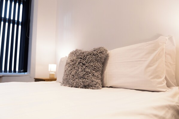 House | 4 bedrooms, iron/ironing board, free WiFi, bed sheets - Wolverhampton - 4 Bed House - Free Parking (Wolverhampton)