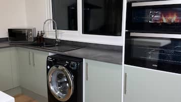 House | Private kitchen | Fridge, microwave, oven, stovetop