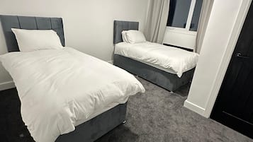 House | 6 bedrooms, free WiFi, bed sheets
