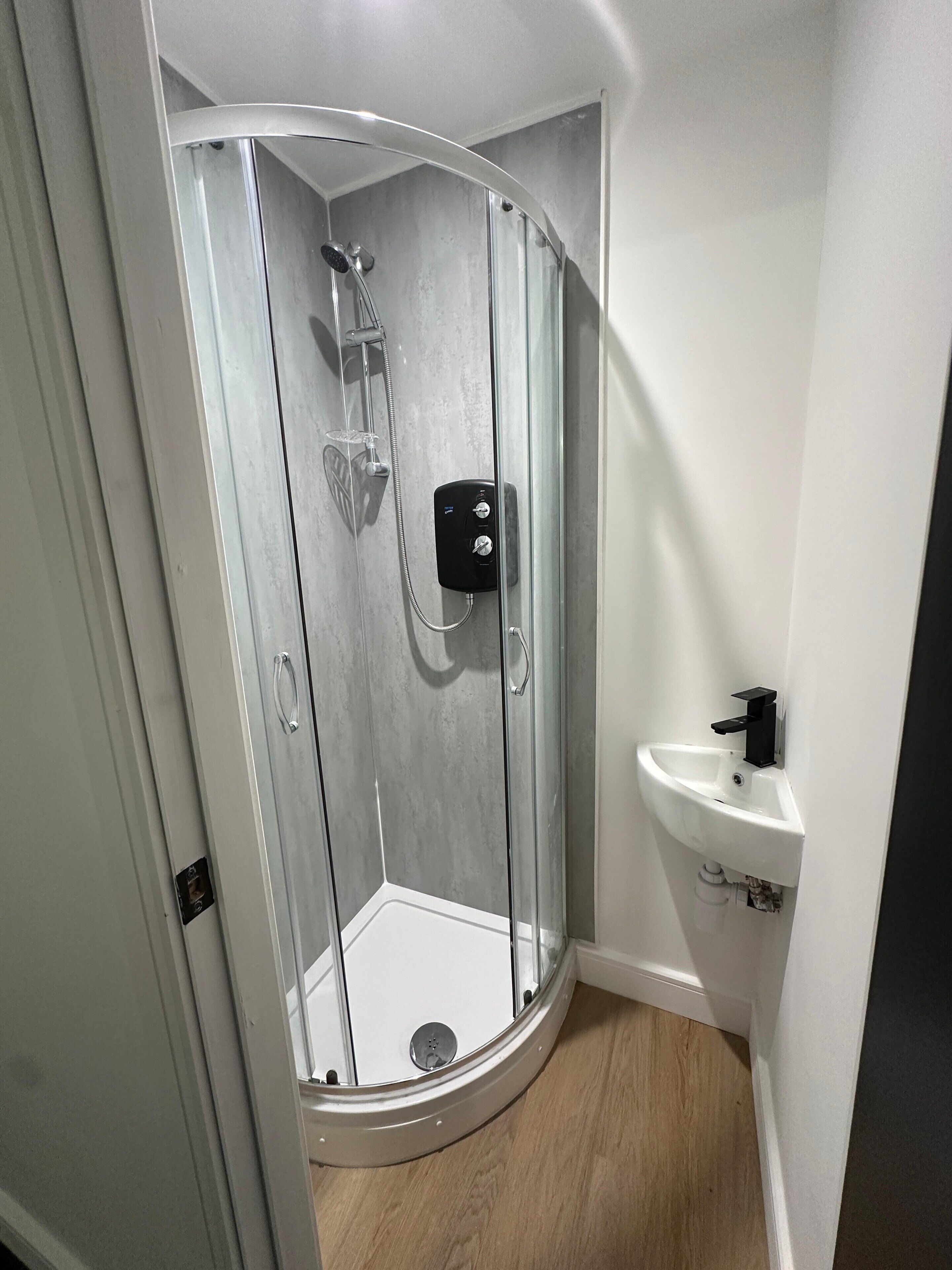 House | Bathroom | Shower, towels