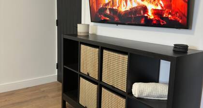 House-sleeps8-parking-garden