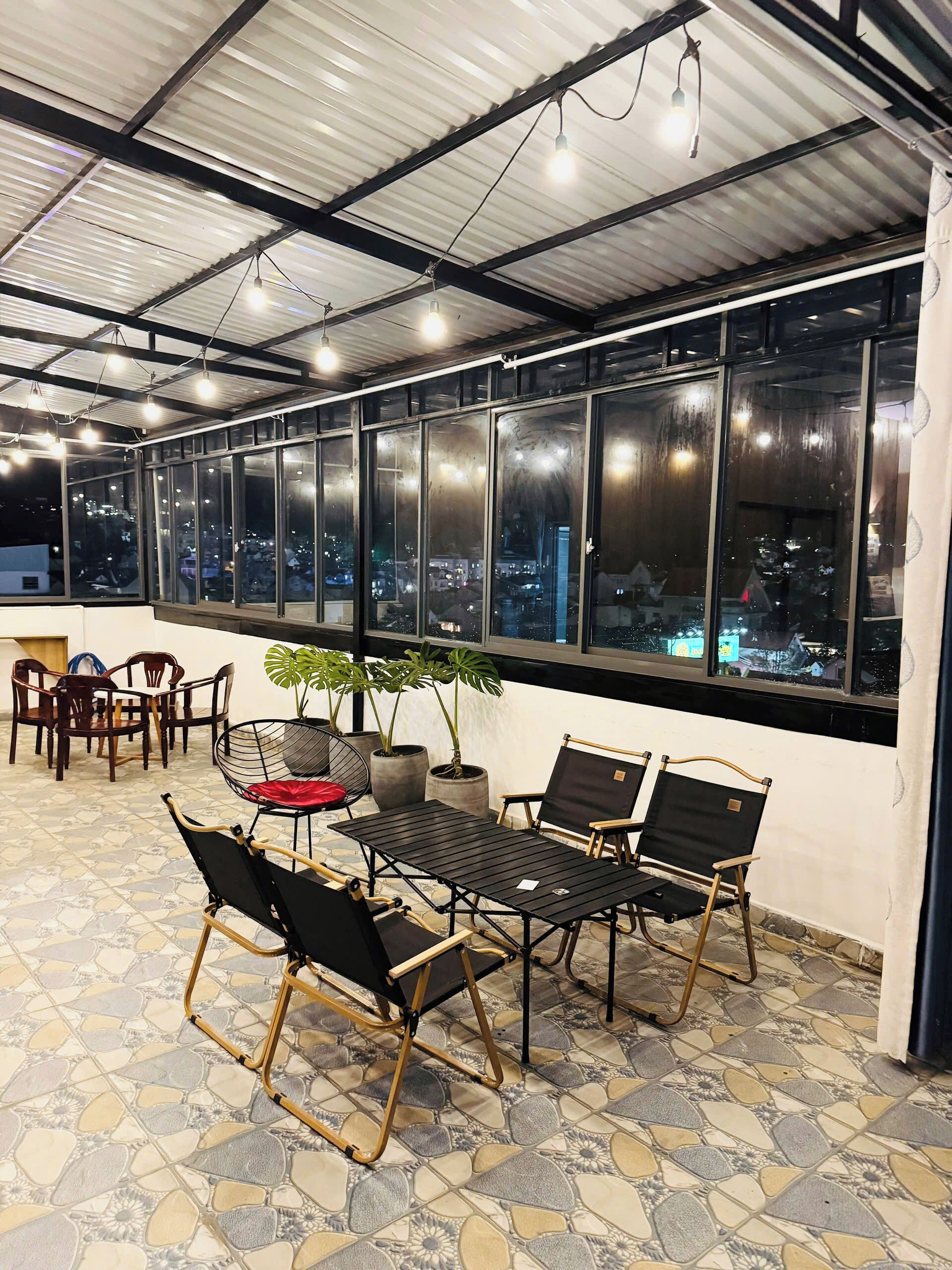 Dormitório compartilhado panorâmico | Opções para refeição no quarto