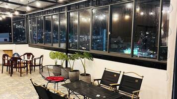 Panoraamayhteismajoitus | Ruokailu omassa huoneessa