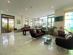 Living area - Sunny Hotel Da Lat (Da Lat)
