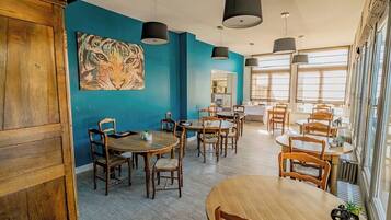 Frokostbuffé hver dag (EUR 12.50 per person)