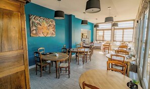 每日供应自助式早餐（每人 EUR 12.50）