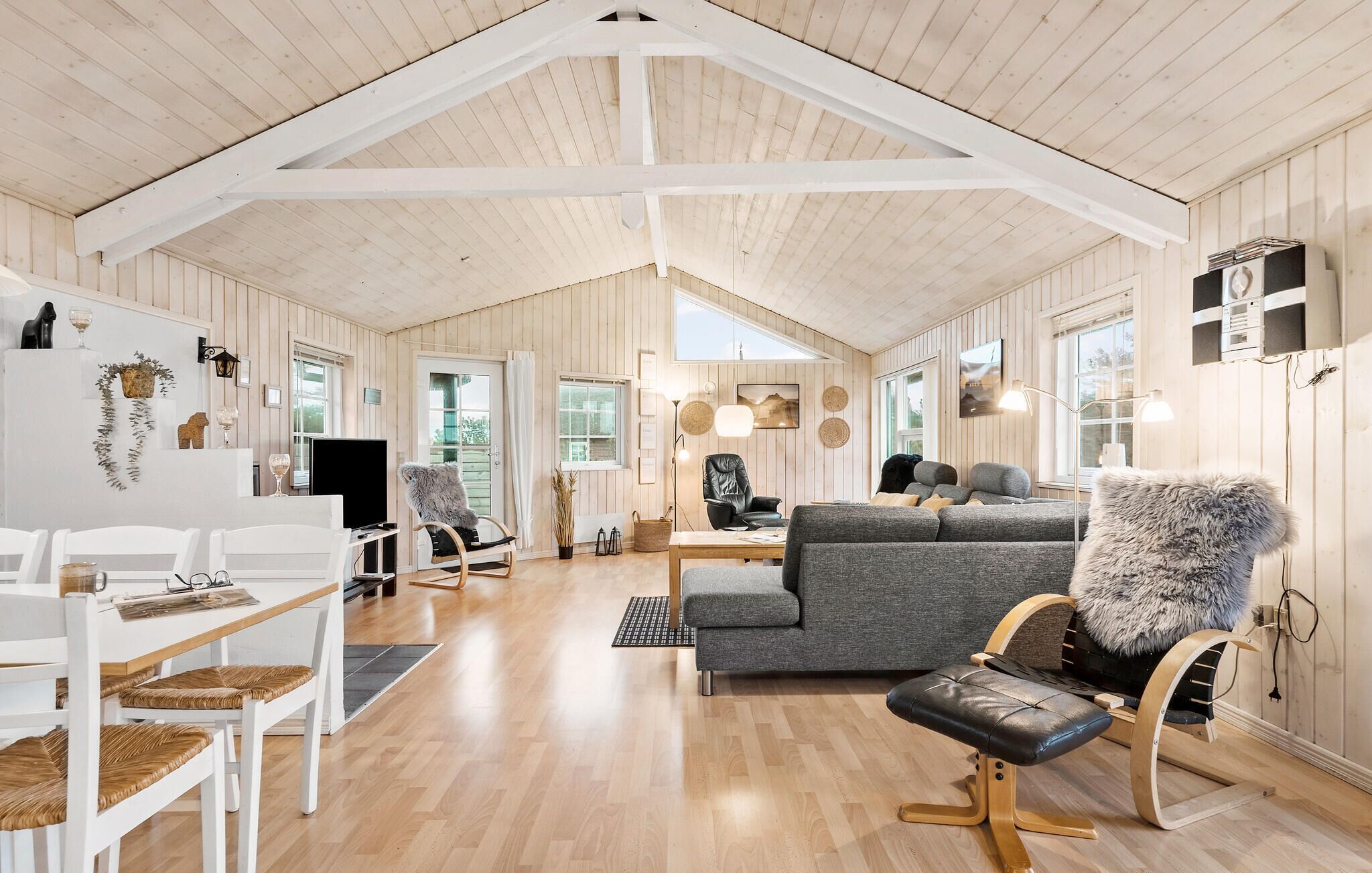 TV, fireplace, DVD player