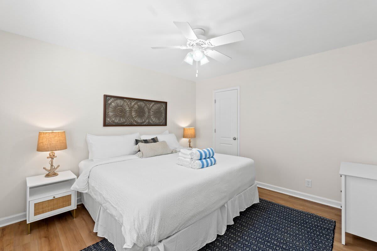 5 bedrooms, WiFi, bed sheets