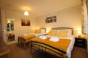 Egyptian cotton sheets, premium bedding, memory-foam beds - Keswick House Chesterfield (Chesterfield)