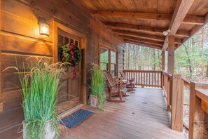 Terrace/patio - Perfect Balance of Peacefulness and Convenience (Sevierville)