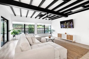 TV, offices - Heated Pool Home Close to Beach | Pool Table (Pompano Beach)