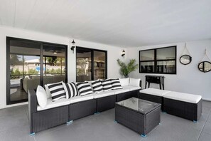 TV, offices - Heated Pool Home Close to Beach | Pool Table (Pompano Beach)