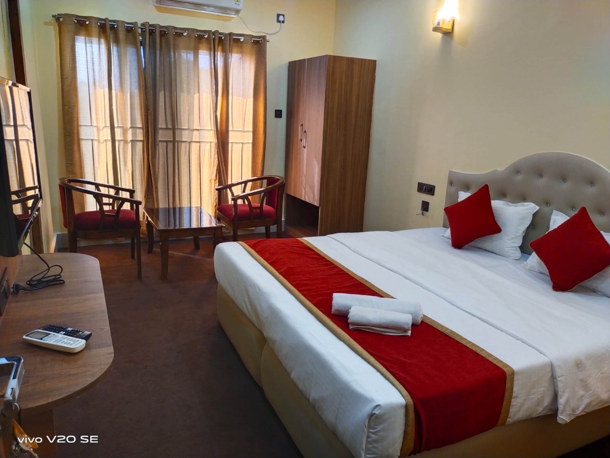 Deluxe Double Room | Laptop workspace, free WiFi