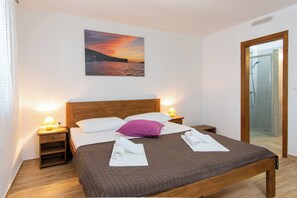 4 bedrooms, WiFi, bed sheets