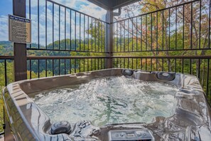 Outdoor spa tub - Aqua Quest | By Colonial Properties (Sevierville)