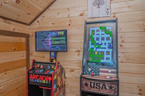 Games room - Aqua Quest | By Colonial Properties (Sevierville)