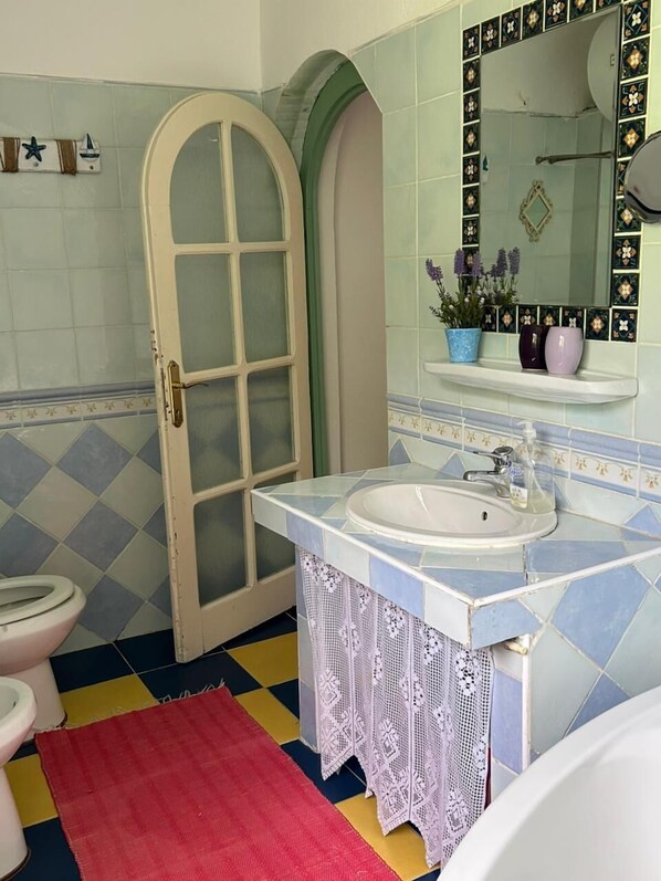 บ้านคอมฟอร์ท, วิวทะเลสาบ | ห้องน้ำ | ของใช้ในห้องน้ำฟรี, กระดาษชำระ