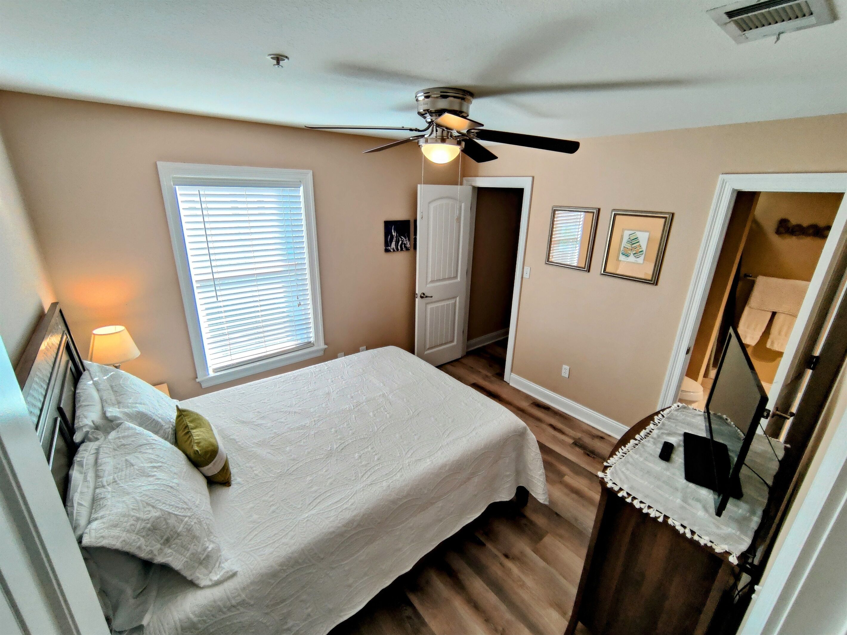 3 habitaciones, cuna de viaje, wifi y ropa de cama 
