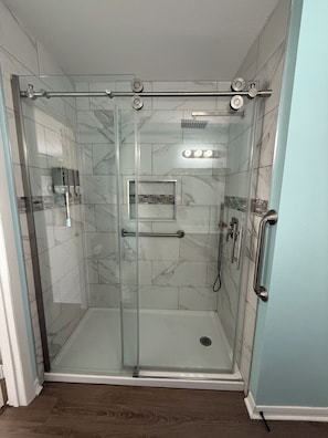 Shower, hair dryer, towels, soap - Coastal Getaway with game room pool hot tub & inlaw suite in heart of Sebastian (Sebastian)