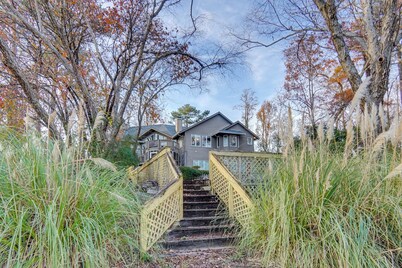 Scenic Studio w/ Dock Access in Fayetteville!