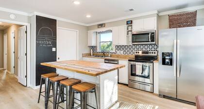 3 Blocks to Beach Access: Coastal Carolina Apt
