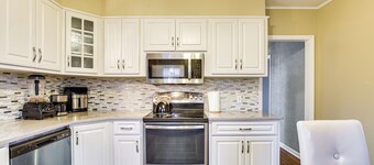 3 Mi to Downtown: Spacious White Plains Home