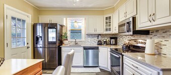 距市中心3英里：宽敞的怀特普莱恩斯之家