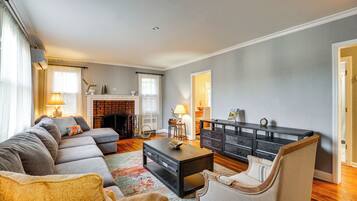 House (5 Bedrooms) | Interior