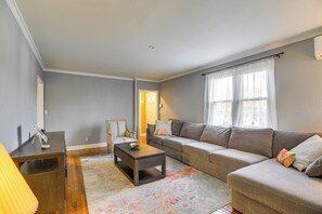 House (5 Bedrooms) | Interior