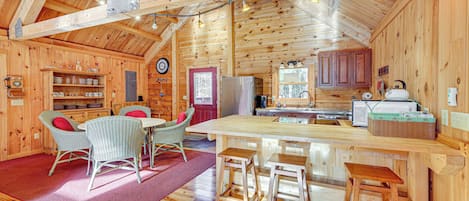 House (4 Bedrooms) | Interior