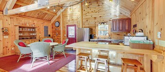 15 Mi to Snowshoe Resort: Cabin w/ Deck & Fire Pit