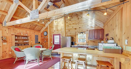 15 Mi to Snowshoe Resort: Cabin w/ Deck & Fire Pit