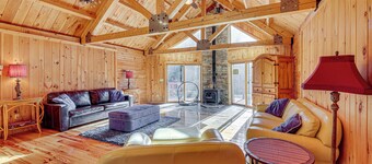 15 Mi to Snowshoe Resort: Cabin w/ Deck & Fire Pit