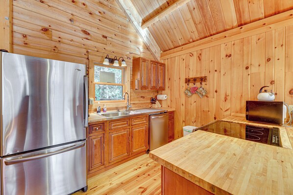 House (4 Bedrooms) | Interior - 15 Mi to Snowshoe Resort: Cabin w/ Deck & Fire Pit (Dunmore)