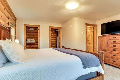 Mtn & Vineyard Views: Oregon Wine Country Escape