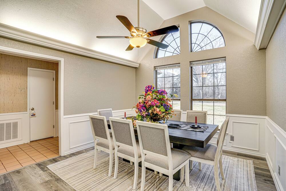 Large Yard, Fire Pit & Games: Grandview Haven! - Venus, TX