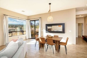 TV, fireplace, offices