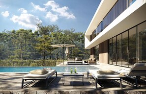 Un área de piscina exterior moderna con sillones de descanso, una mesa y un edificio con paredes de vidrio.